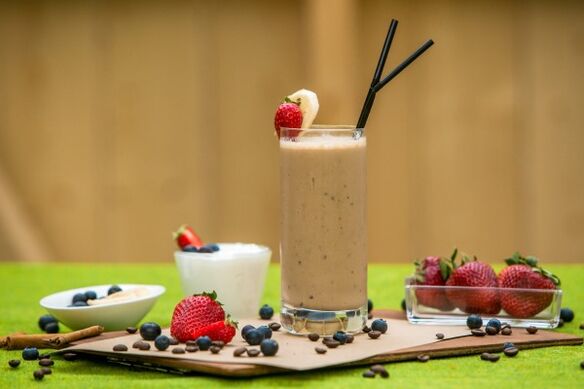 Berry and coffee milkshake for those who want to lose weight without depriving themselves of enjoyment