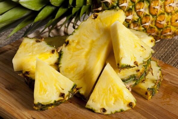 The pineapple in the smoothie helps to cleanse the body and strengthens the immune system. 